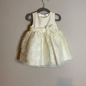 Cream colored party dress size 24M